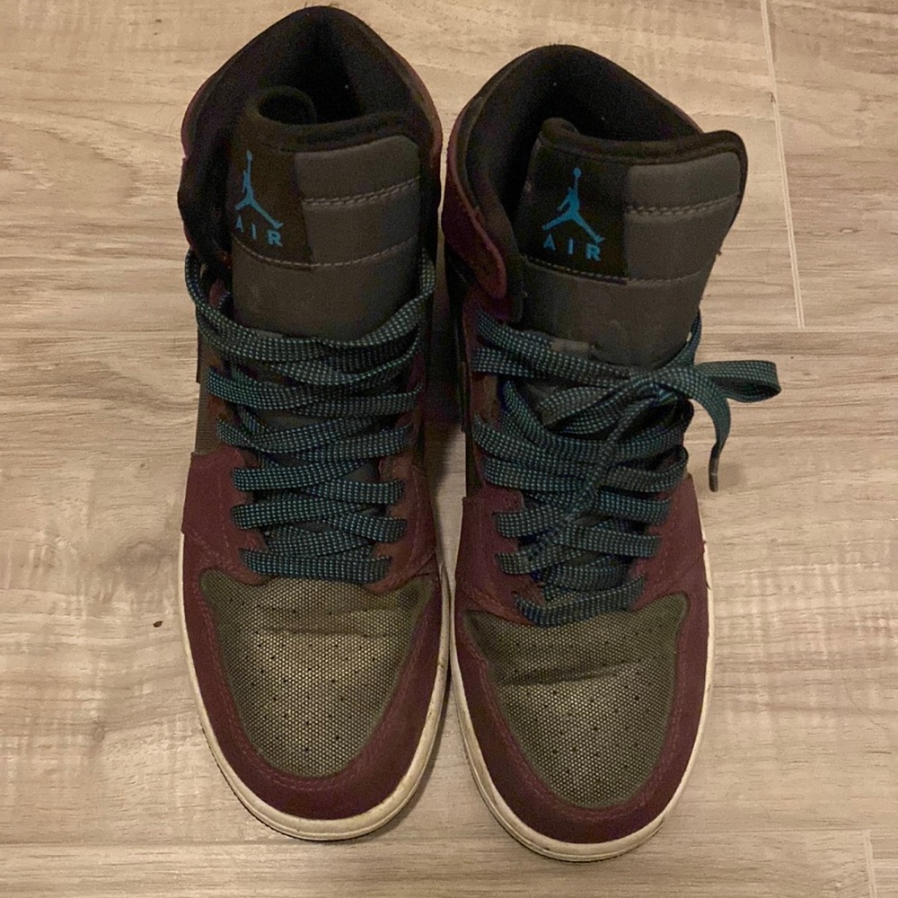 7Y sneakers